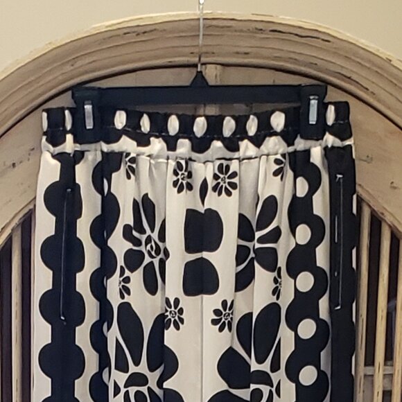 Rose and Olive Black and While Bold Flower Wide Leg Pant - Picture 7 of 11